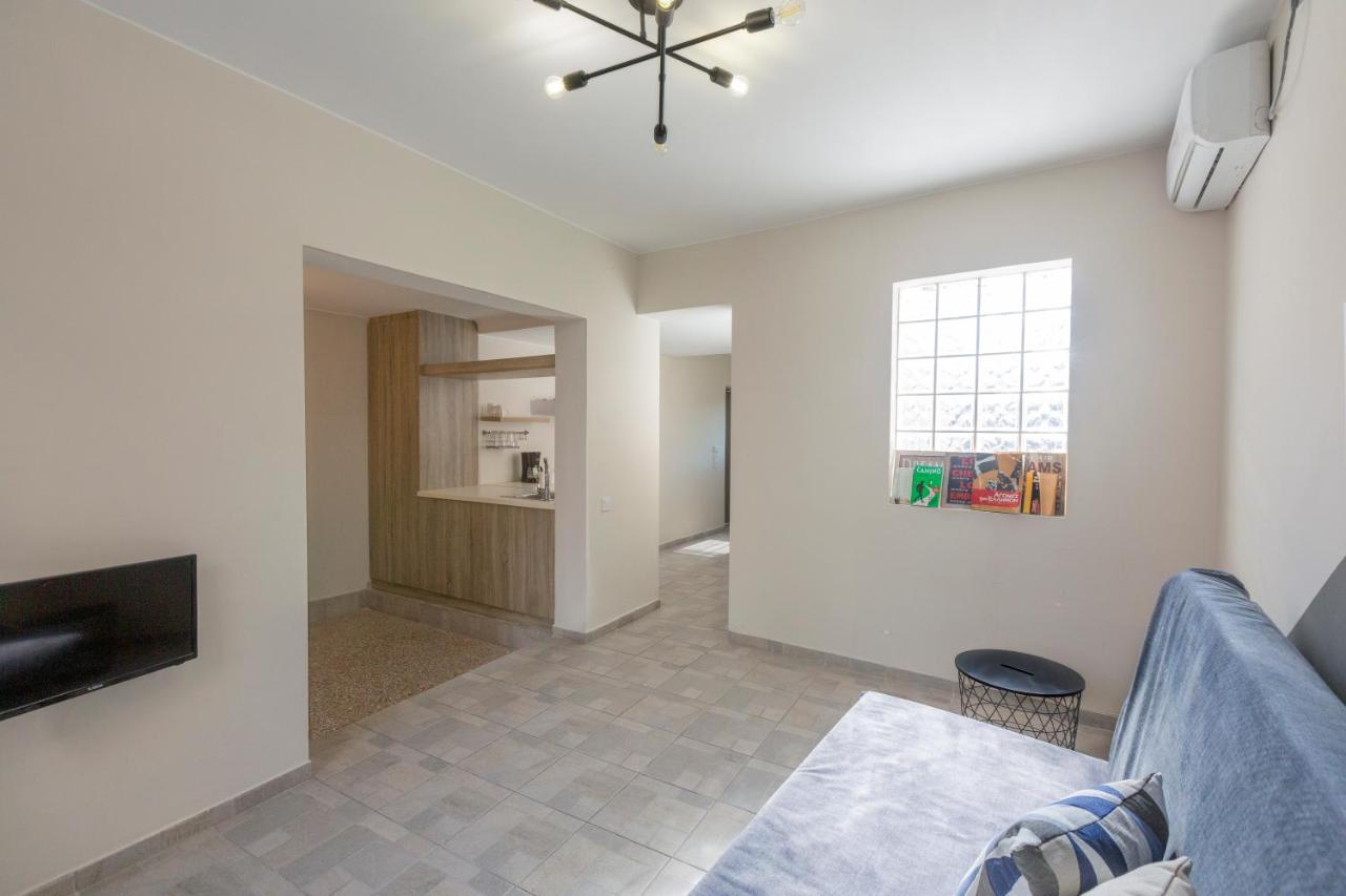 Psirri Place Economy Apartments Centrally Located Афіни Екстер'єр фото